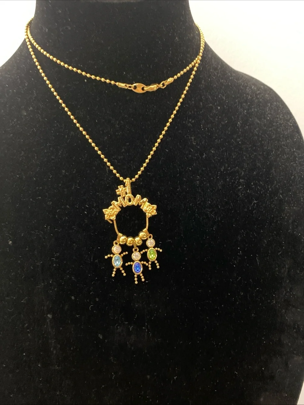Vintage Gold tone Avon necklace a 